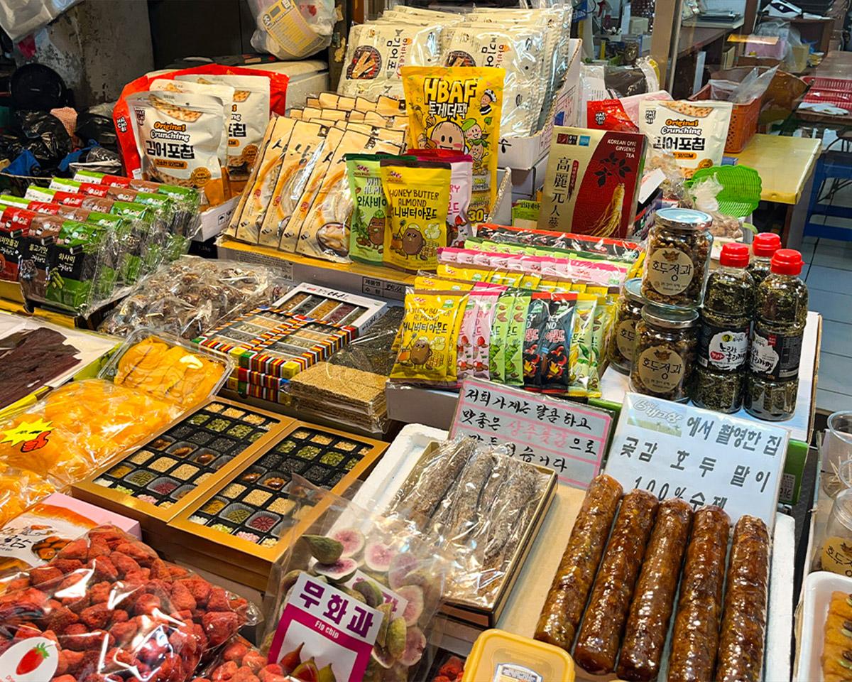 Гванжанг зах дотор байрлах дэлгүүр