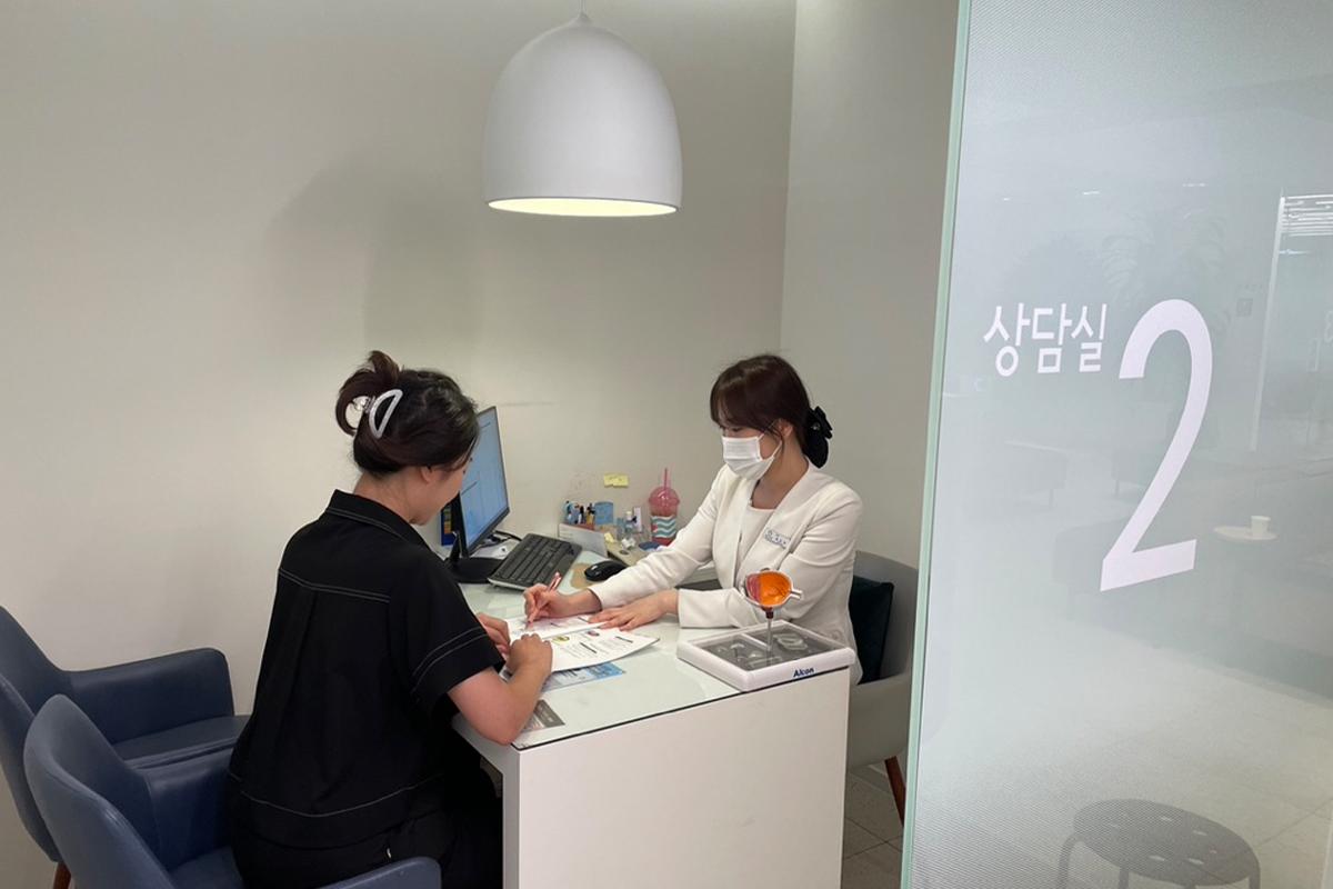 Clinica Occhi Gangnam: Chirurgia SMILE LASIK Sicura