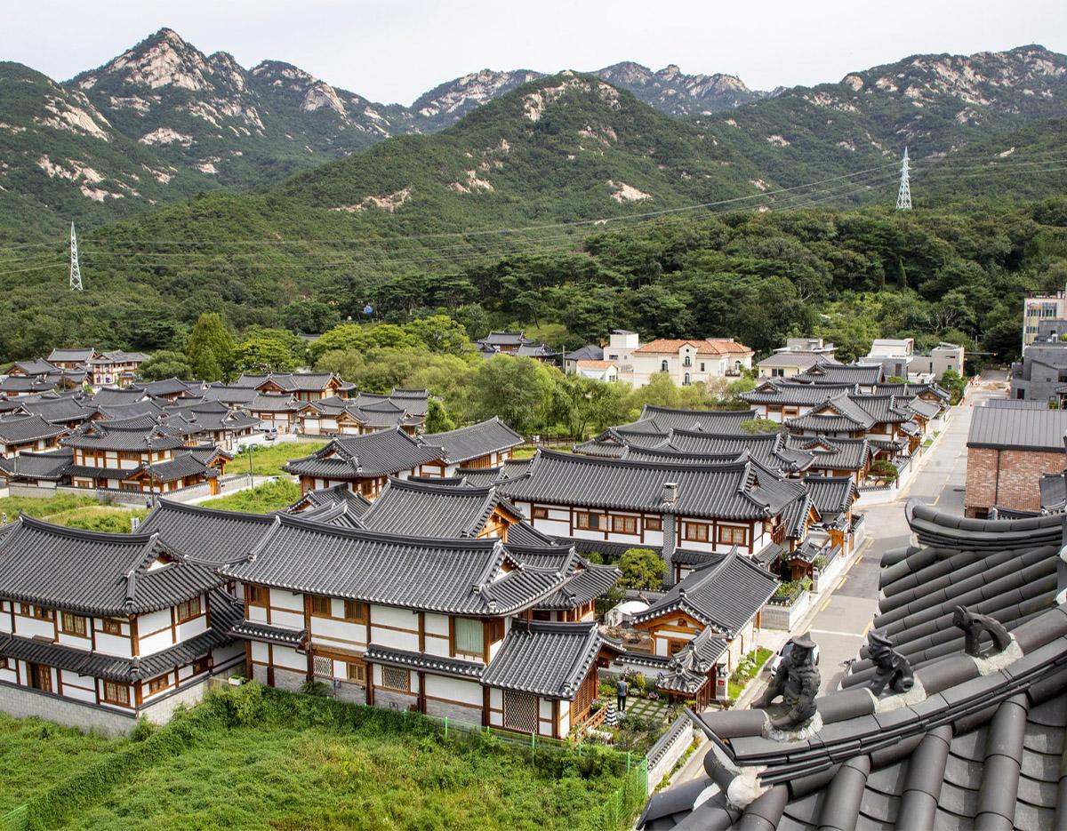 Gamaksan & Eunpyeong Hanok Village & Jingwansa & Haneul Park from Seoul