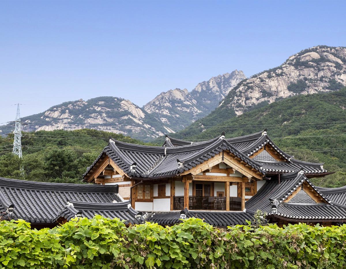 Gamaksan & Eunpyeong Hanok Village & Jingwansa & Haneul Park from Seoul