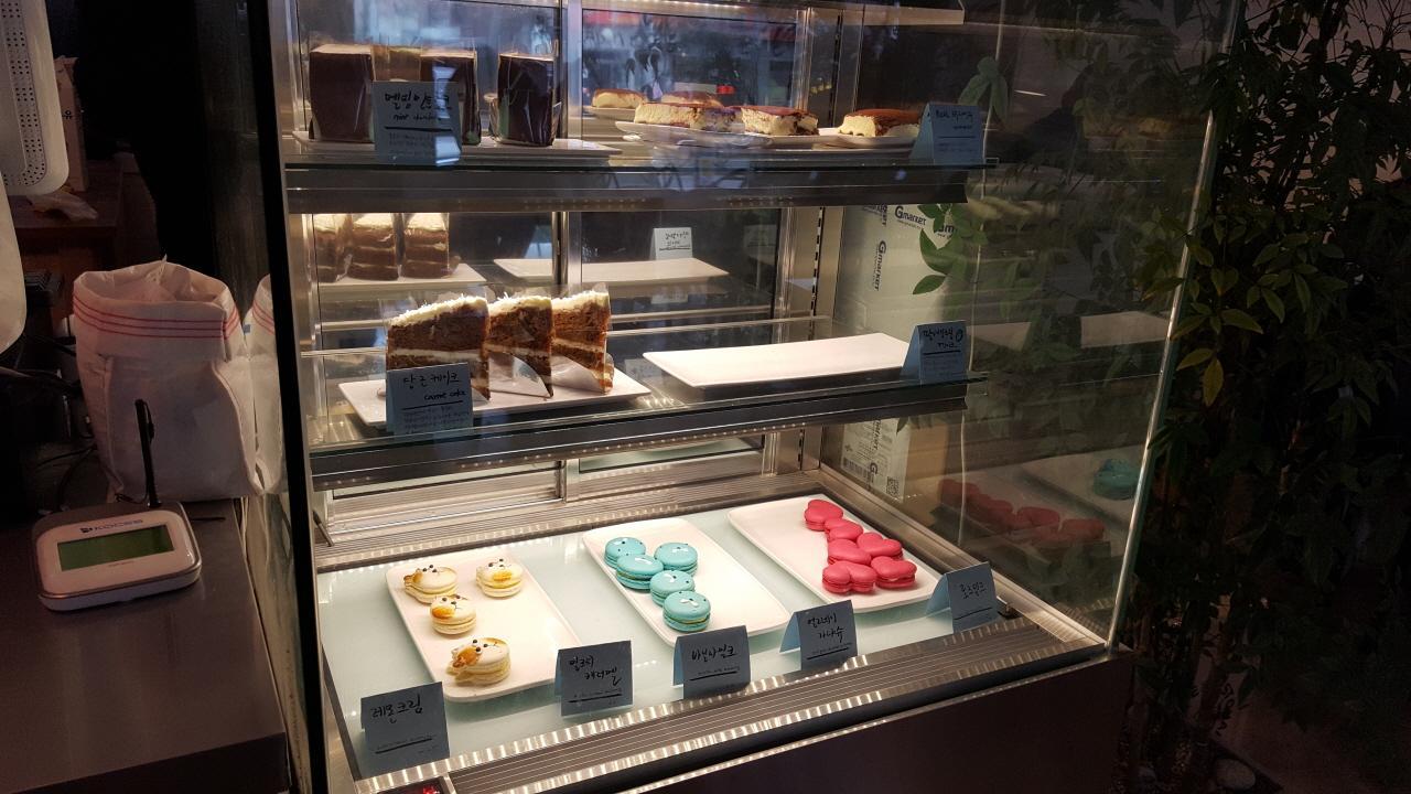 Suasana kafe image 3