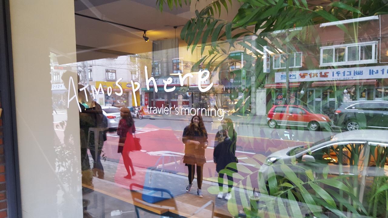 Suasana kafe image 5