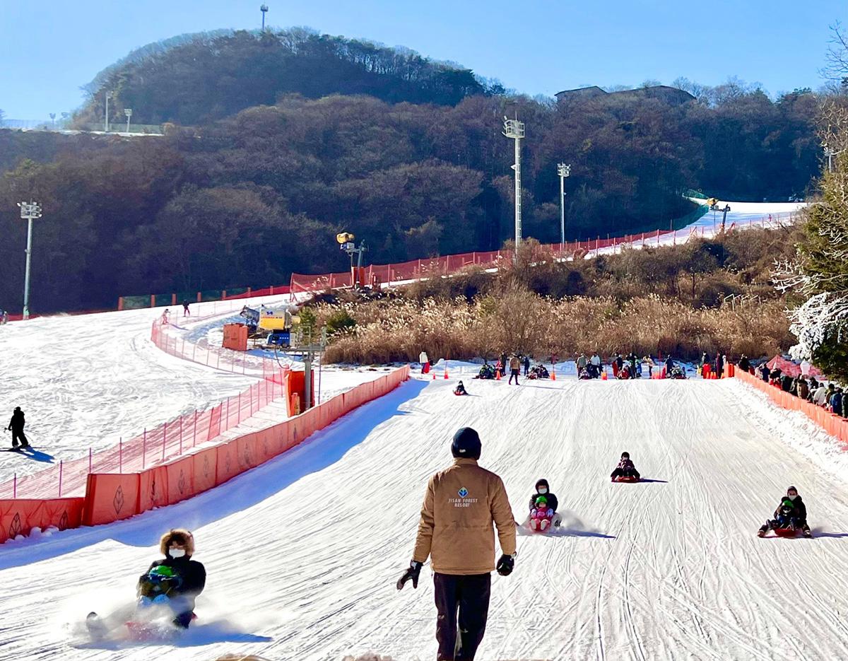 JISAN FOREST SNOWBOARD RESORT