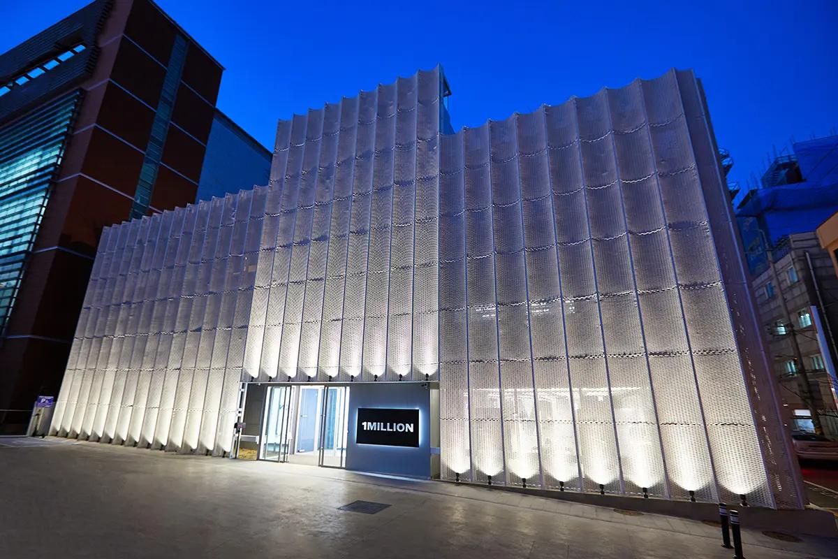 outside building at 1million dance studio