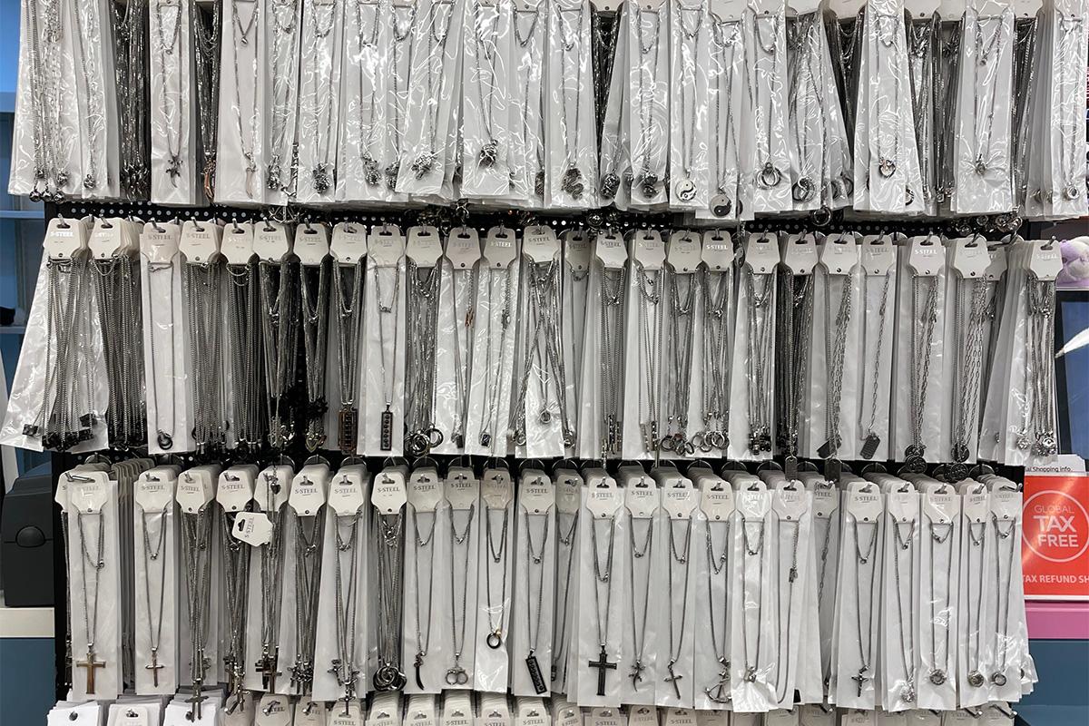 M Playground доторх дэлгүүрийн орчин