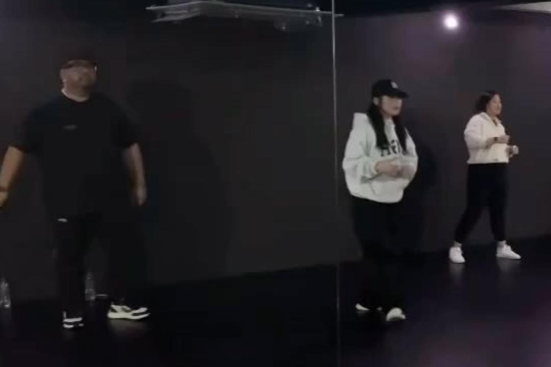 K-pop dance class
