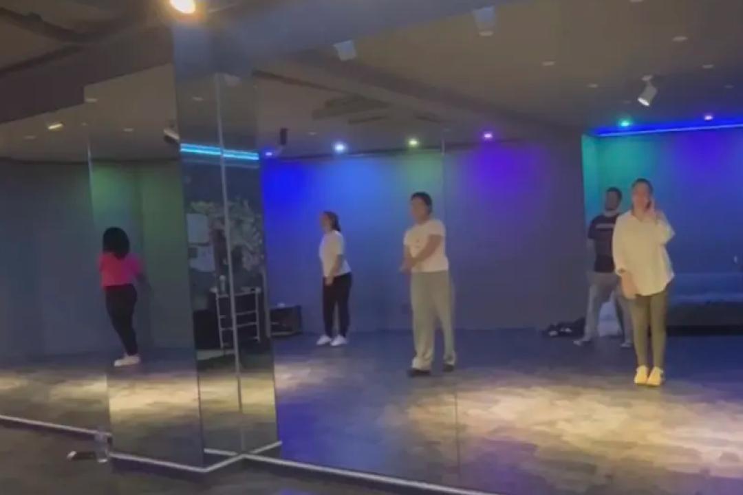 K-pop dance class
