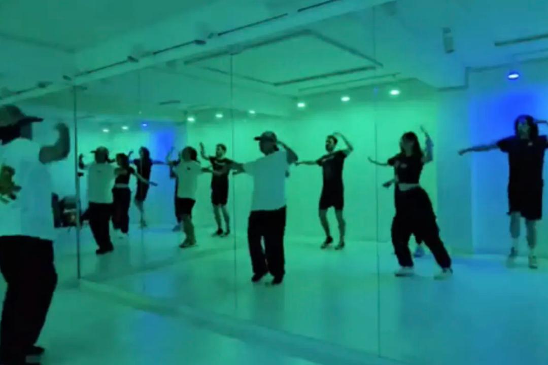 K-pop dance class