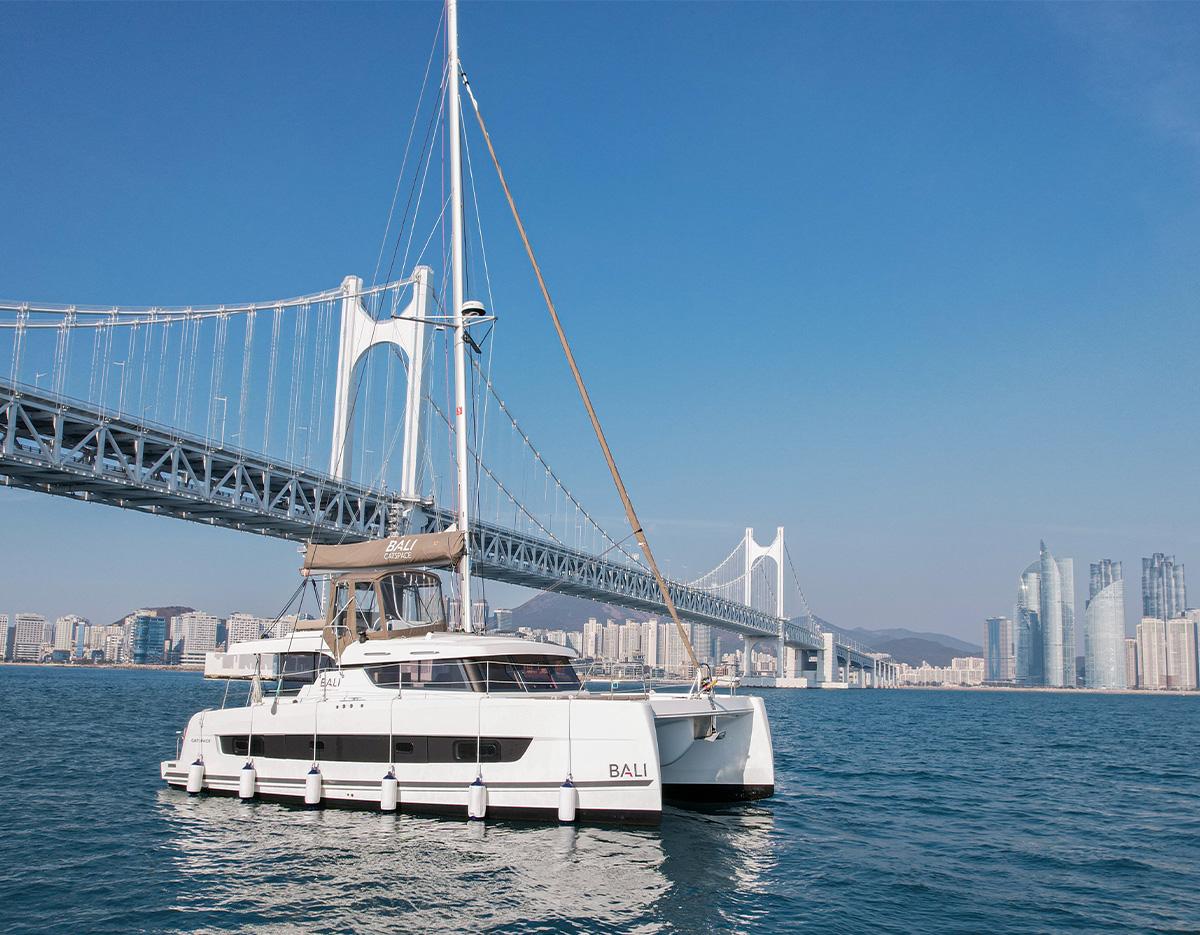 Busan Yacht + Blue Line Park Sky Capsule One Day Tour
