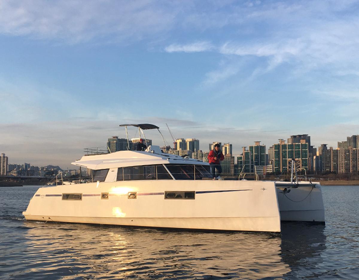 Hyundai Yacht Luxury Yacht Party Boat Public Tour