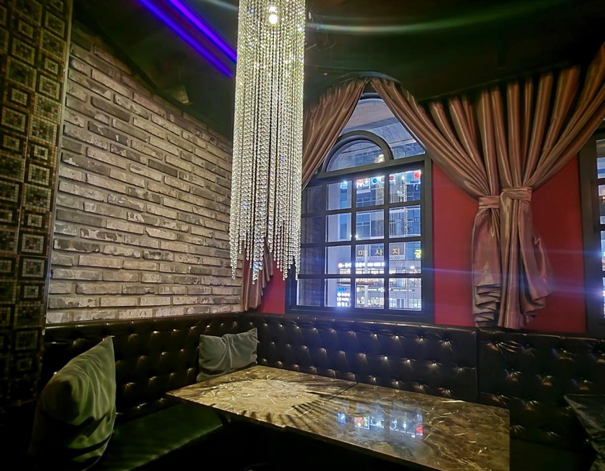 THE BACK ROOM 酒吧空间