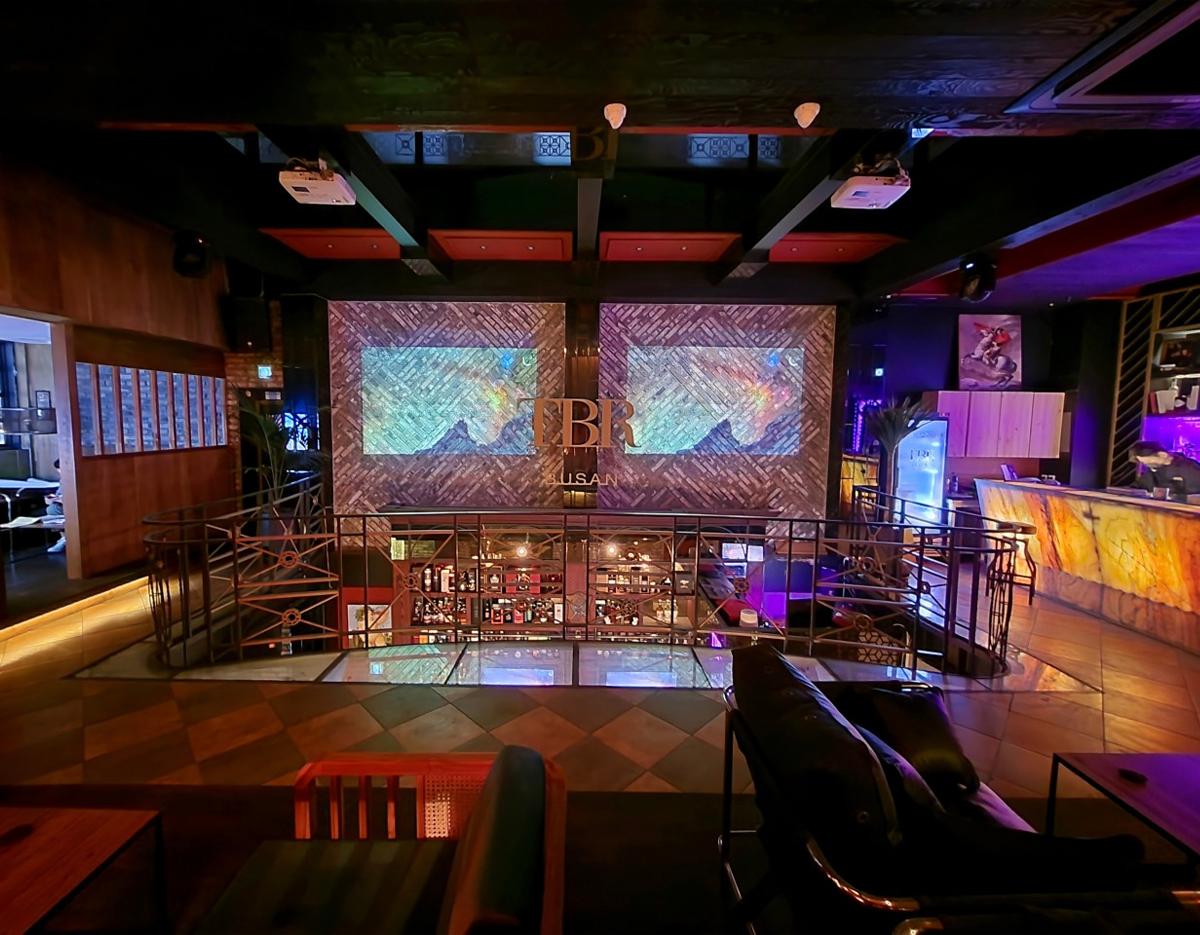 THE BACK ROOM 現場座位