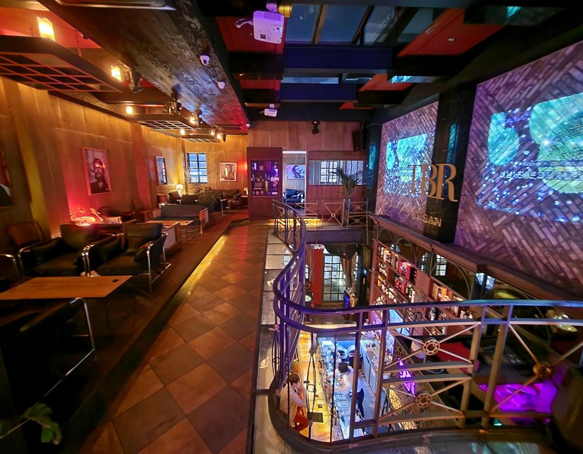 THE BACK ROOM 吧台氛围