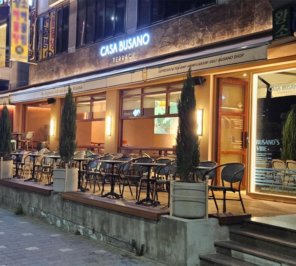 CASA BUSANO terrace 店外觀與海景氛圍