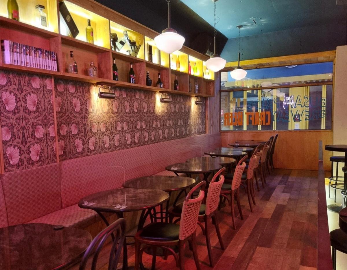 Weekend atmosphere at Fuzzy Navel Seomyeon