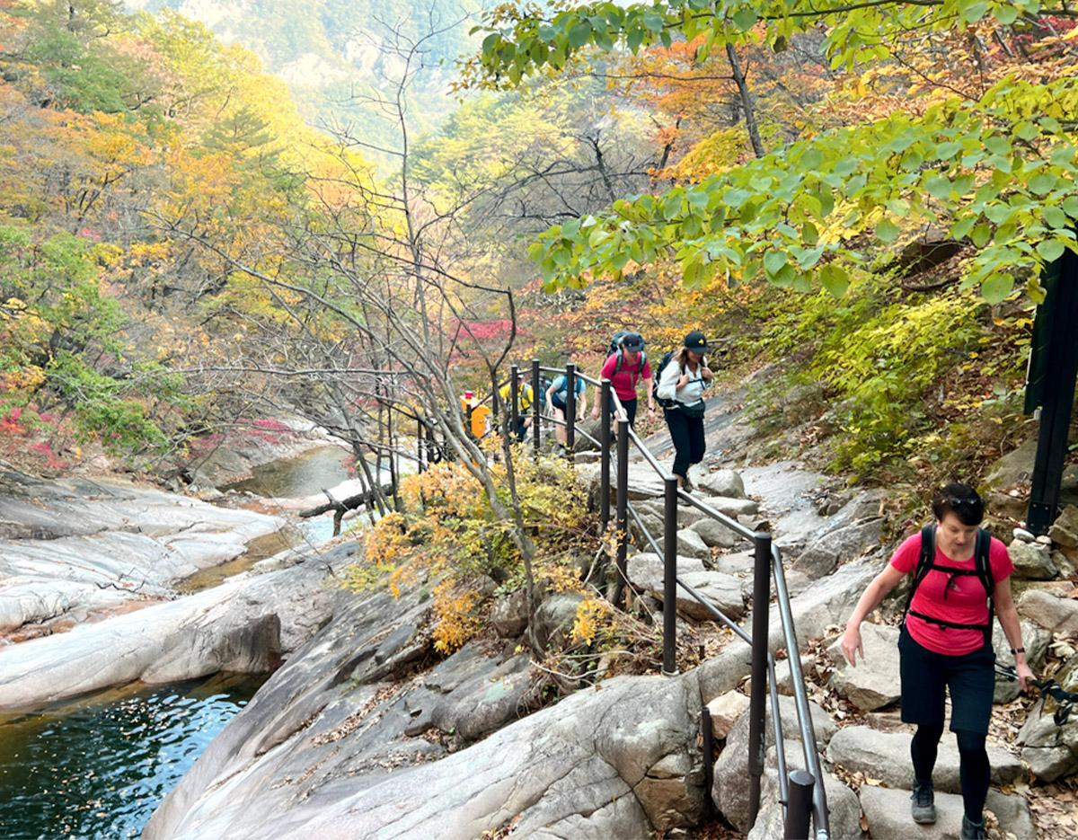 Easy Trek PKG 2, Seoraksan National Park (Explore 2 or 3 Routes)