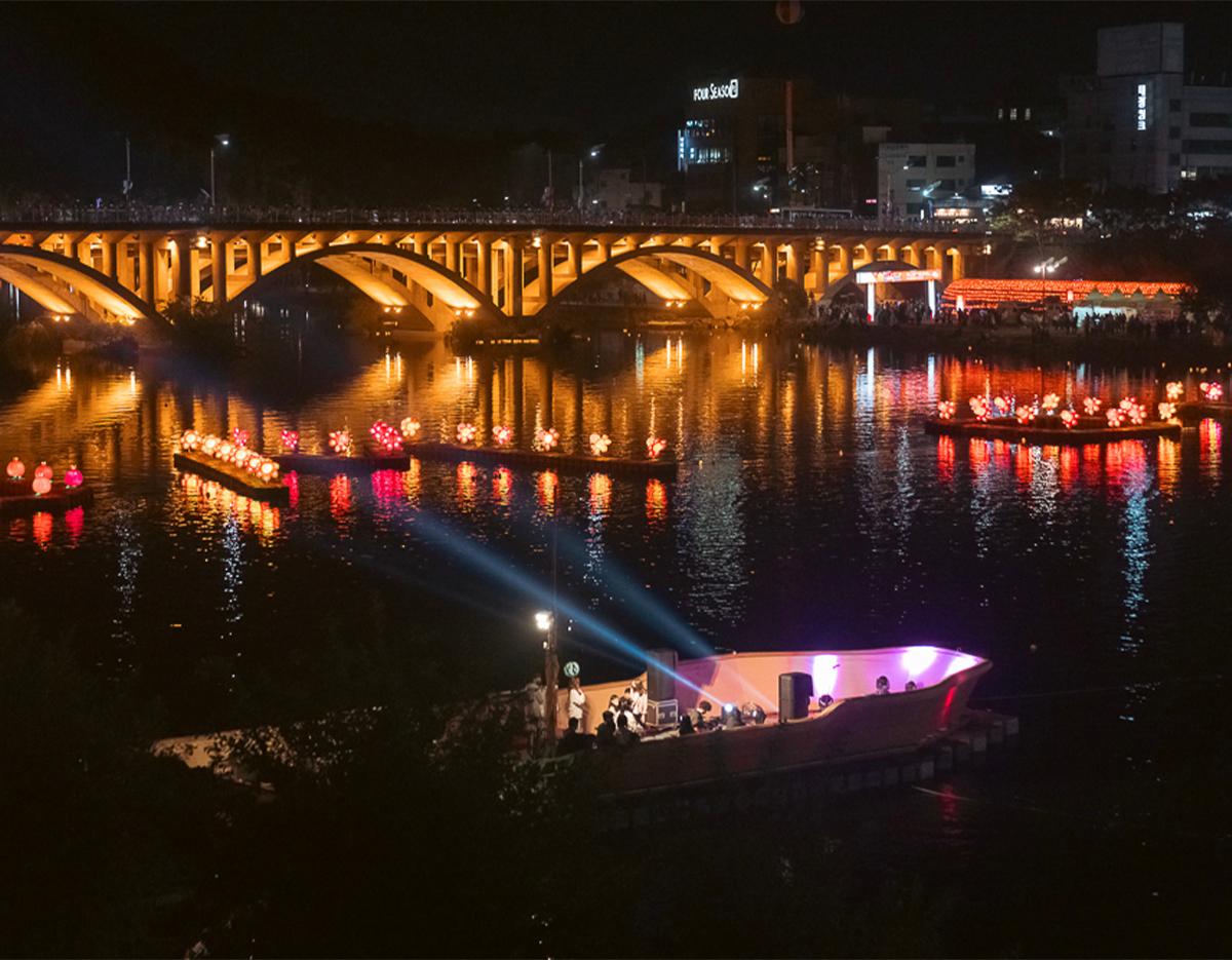 Jinju Namgang River Floating Lantern Festival