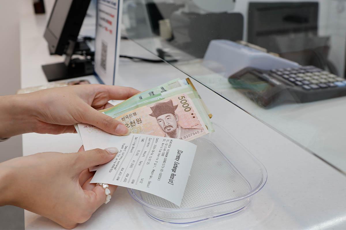 Money Box exchange counter