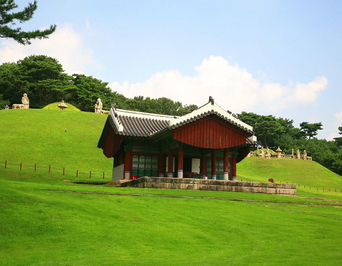 Baekryeong & Daecheong & Socheong Island 2N 3D] West Sea Northernmost Coastal Trekking / Dumunjin Cruise / Simcheonggak / Cheonan Memorial Monument / West Sea Northernmost Peak 'Samgaksan'