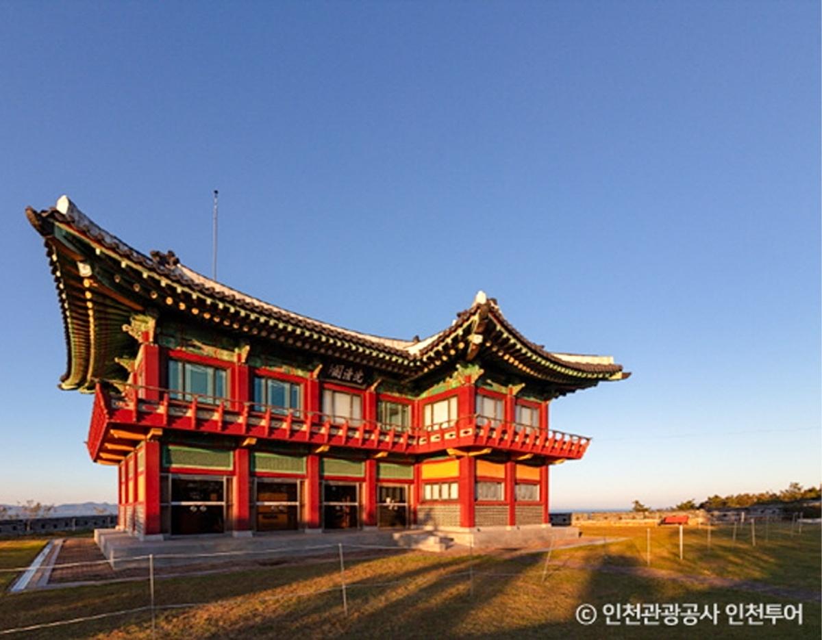 Baekryeong & Daecheong & Socheong Island 2N 3D] West Sea Northernmost Coastal Trekking / Dumunjin Cruise / Simcheonggak / Cheonan Memorial Monument / West Sea Northernmost Peak 'Samgaksan'