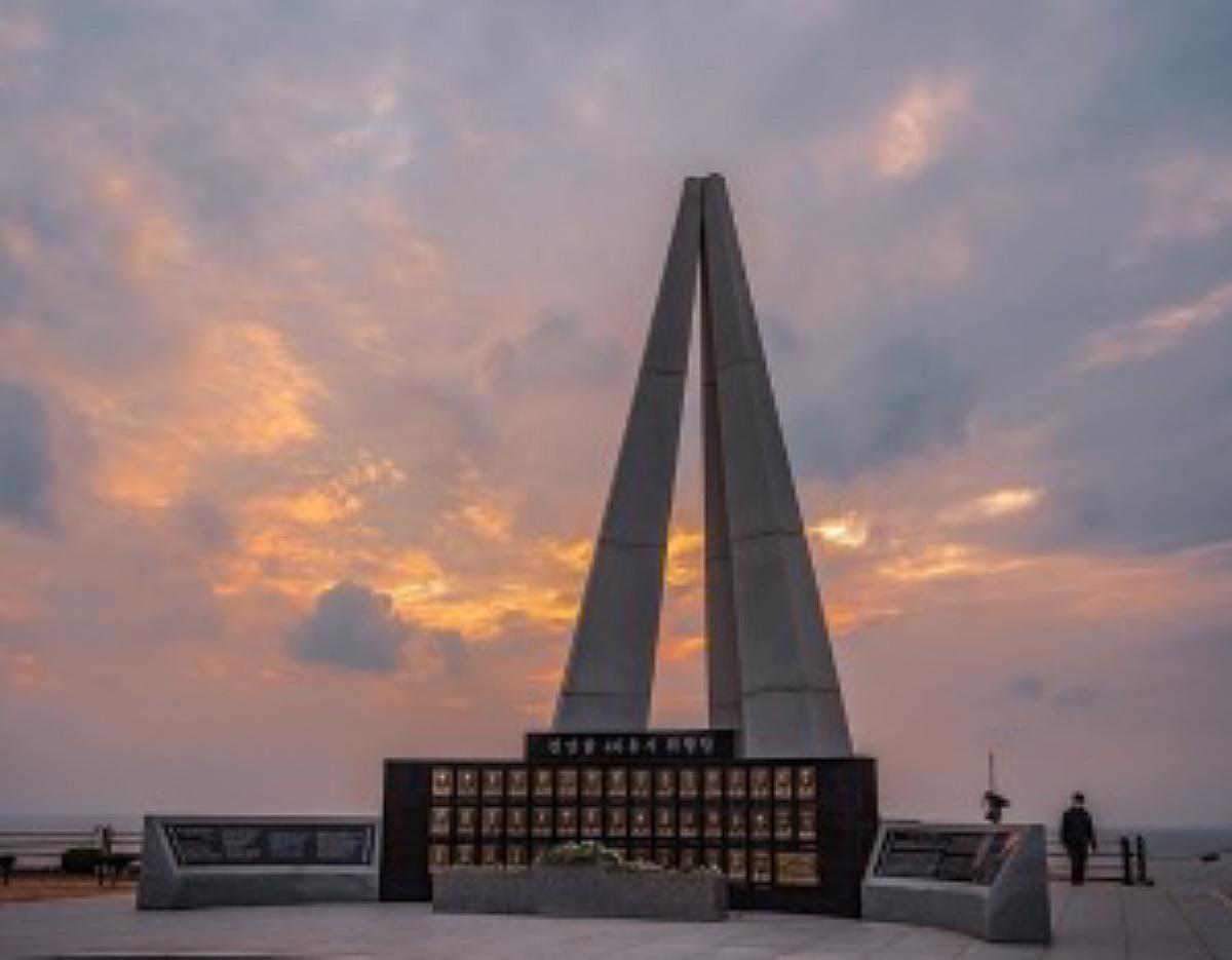 Baekryeong & Daecheong & Socheong Island 2N 3D] West Sea Northernmost Coastal Trekking / Dumunjin Cruise / Simcheonggak / Cheonan Memorial Monument / West Sea Northernmost Peak 'Samgaksan'