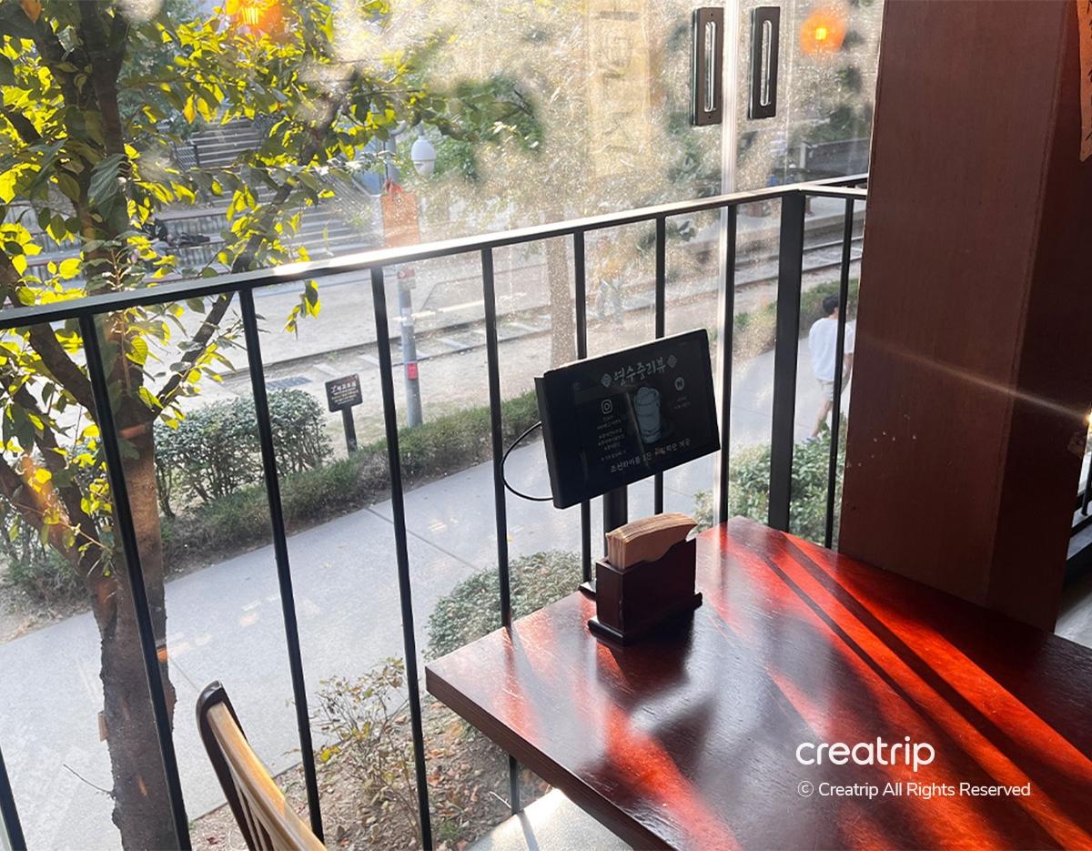 Suasana makan di Pangeran Hongdae