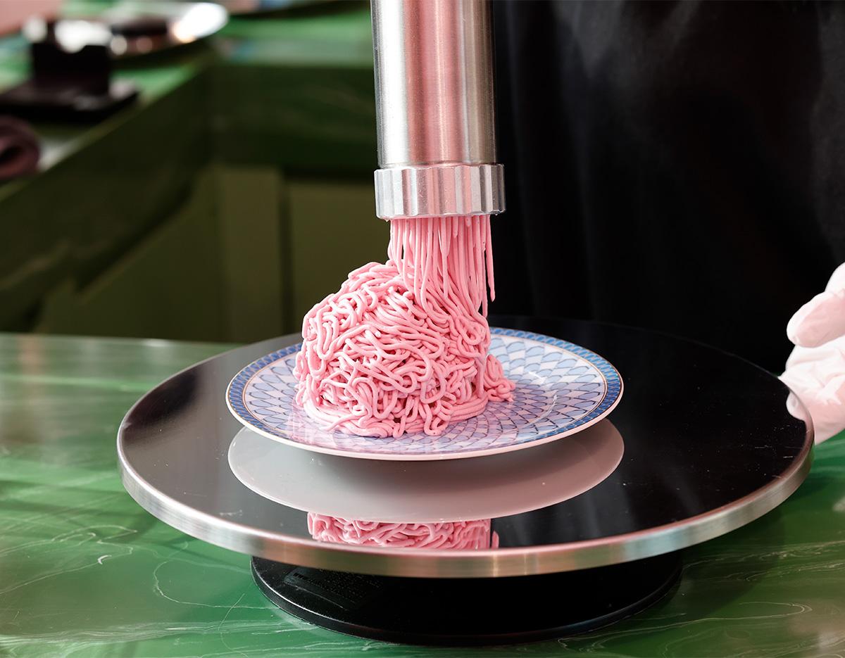 Дэлхийн анхны Swarovski Café