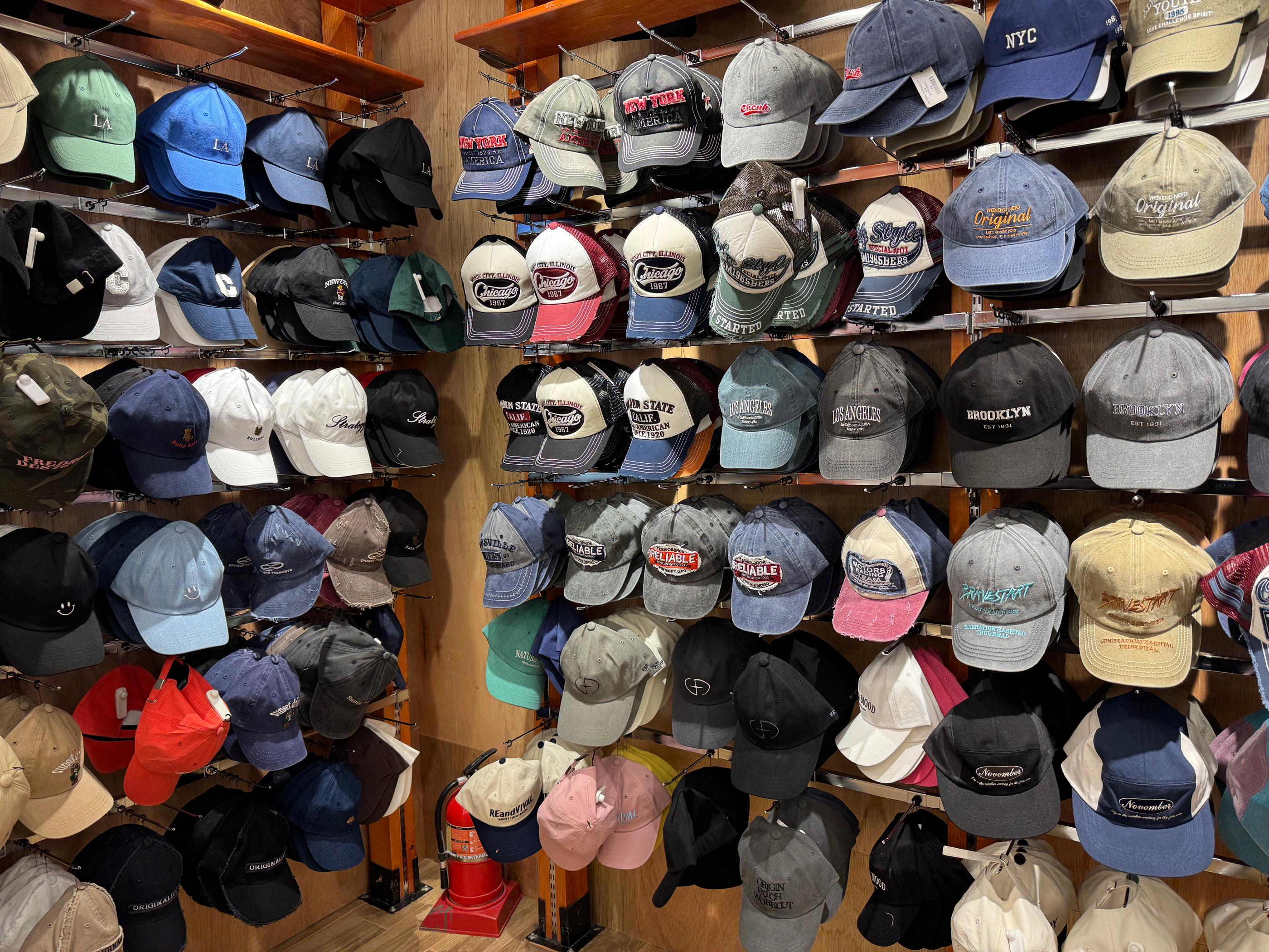 Variedad de ropa en M Playground