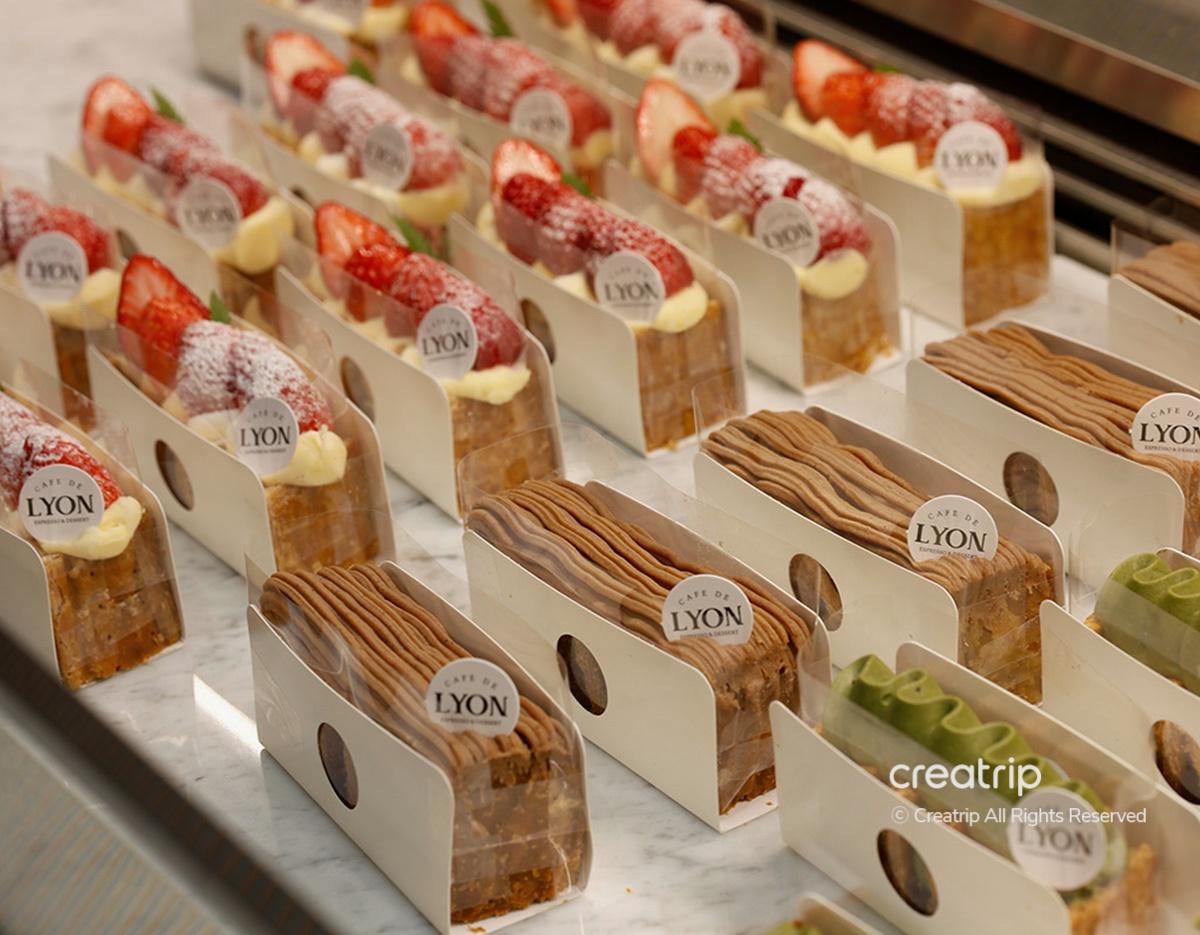 Cafe de Lyon pastry