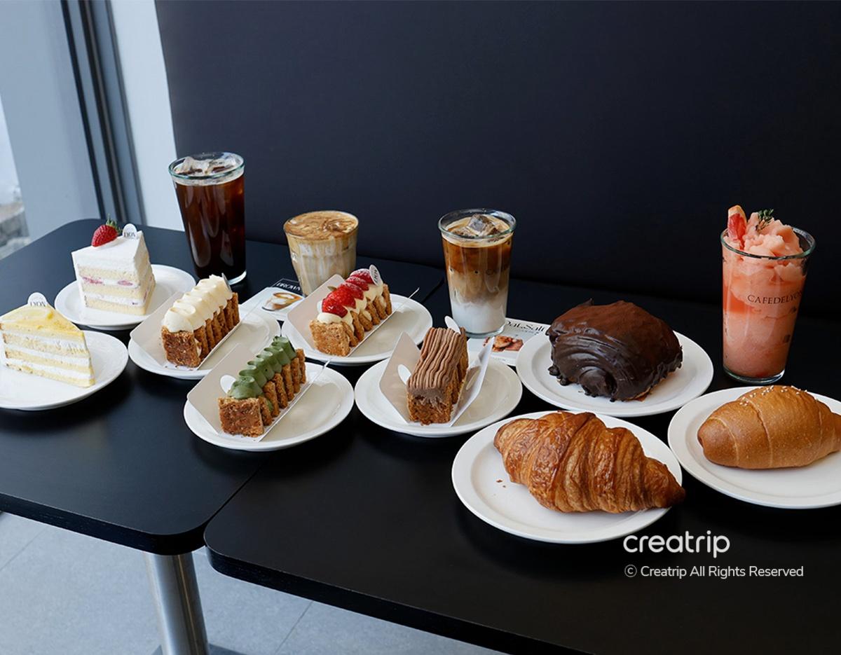 Cafe de Lyon atmosphere