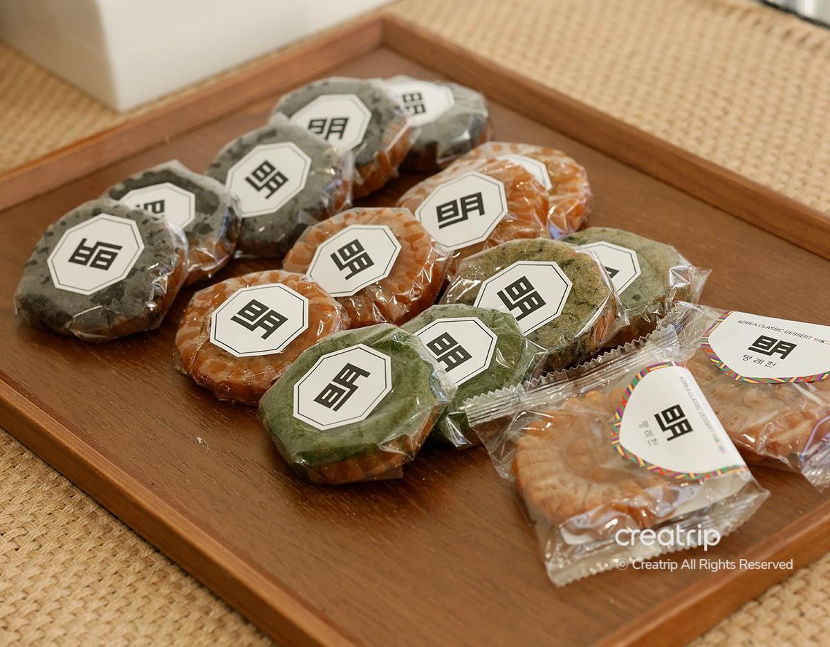 Youngmill Myeongryeheon доторх дүр зураг