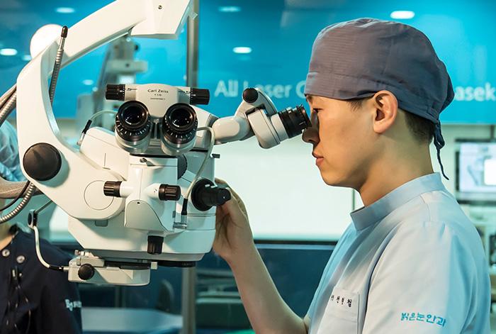 Bright Eye Clinic Singapore Private Consultation with Creatrip 5