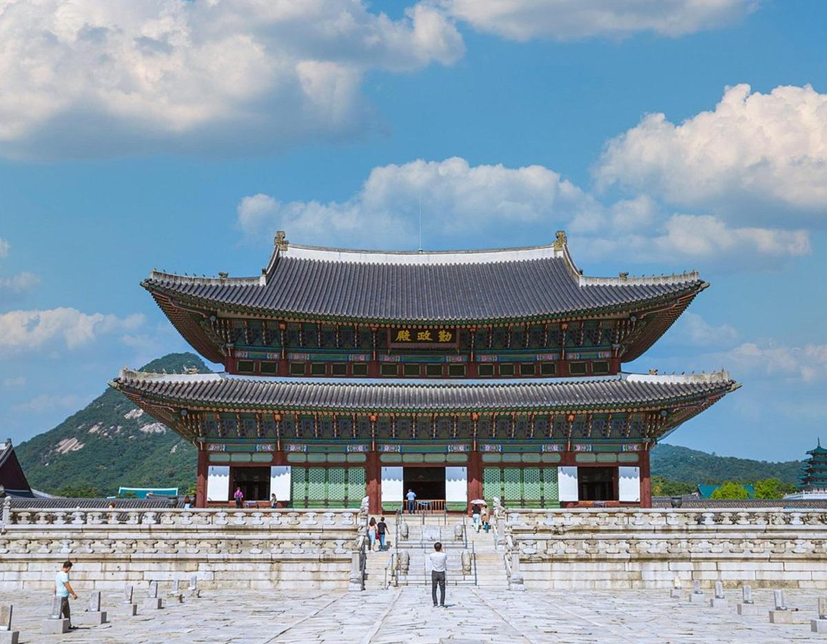 Gyeongbokgung & Insa-dong Food Tour