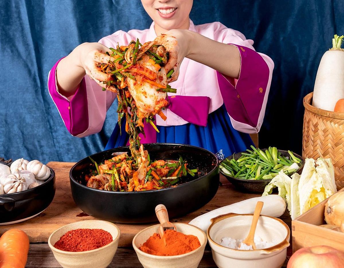 Gyeongbokgung & Insa-dong Food Tour