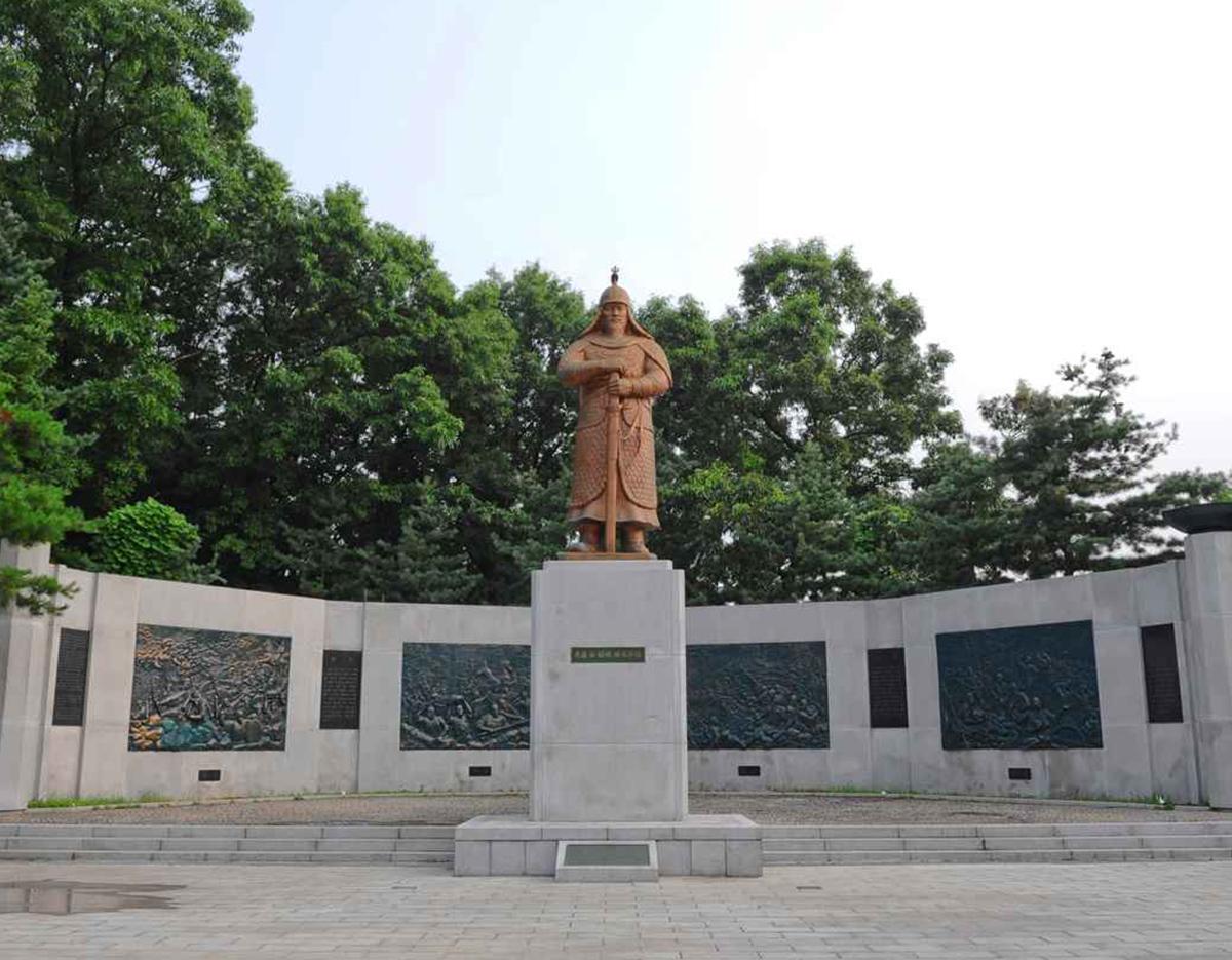 Aegibong DMZ & Suspension Bridge / Eunpyeong Hanok Village Day Tour