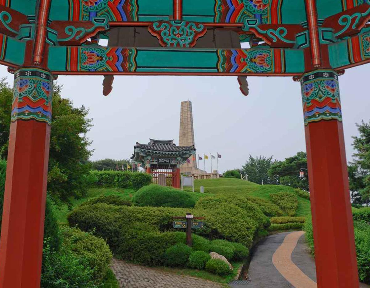 Aegibong DMZ & Suspension Bridge / Eunpyeong Hanok Village Day Tour