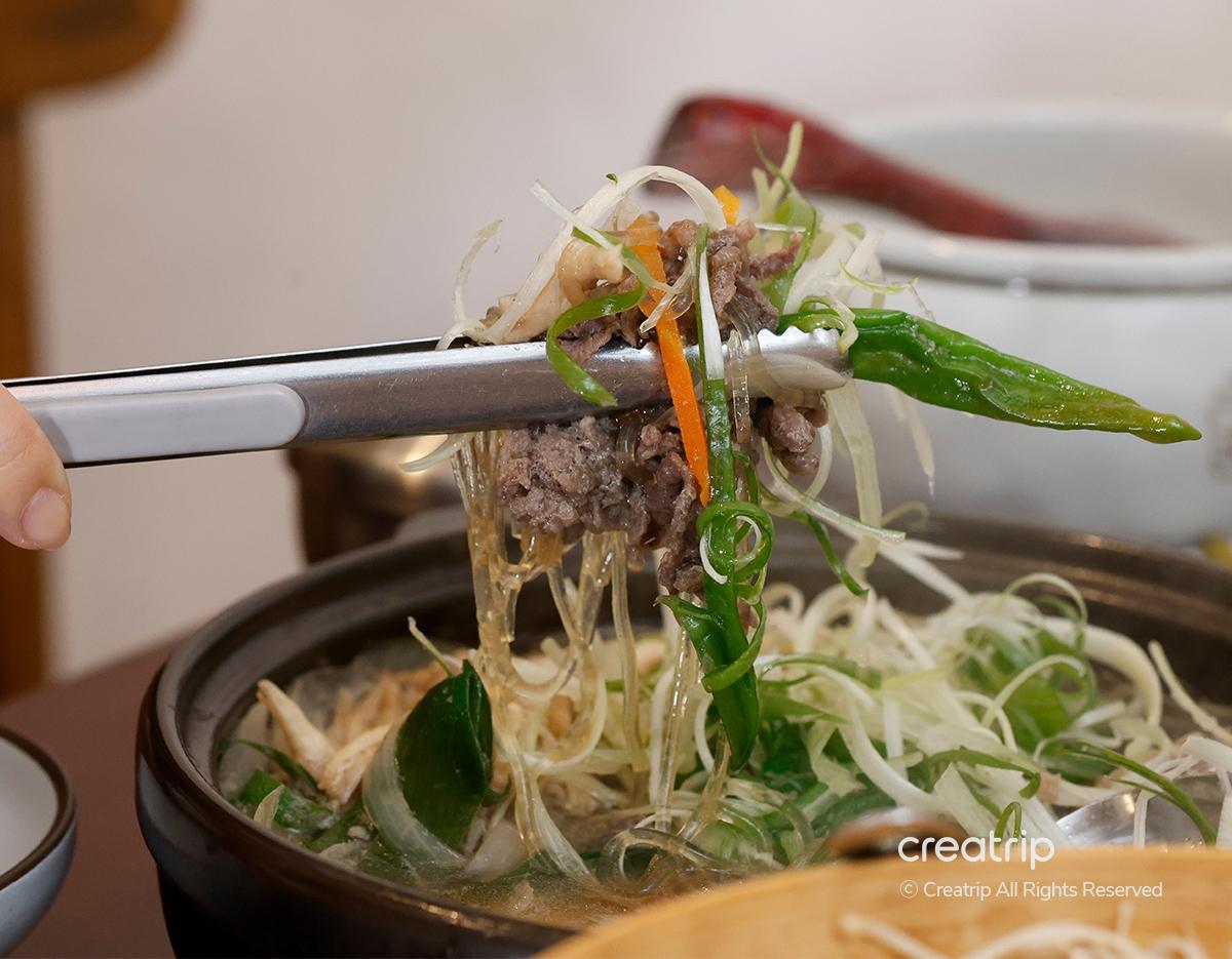 Hanok-style interior at Insa Dodam