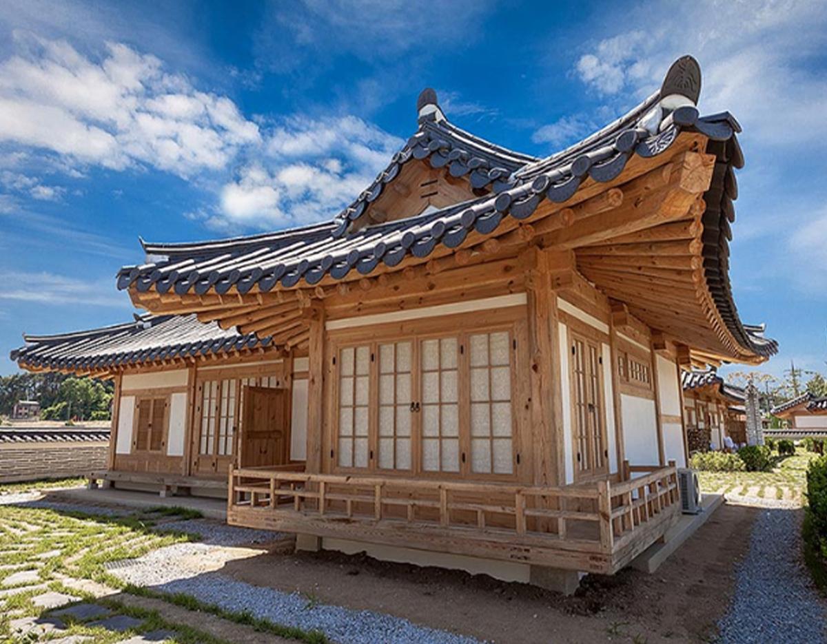 Gangneung Autumn Limited Maple Viewing and Hanok 2Days 1Night Tour