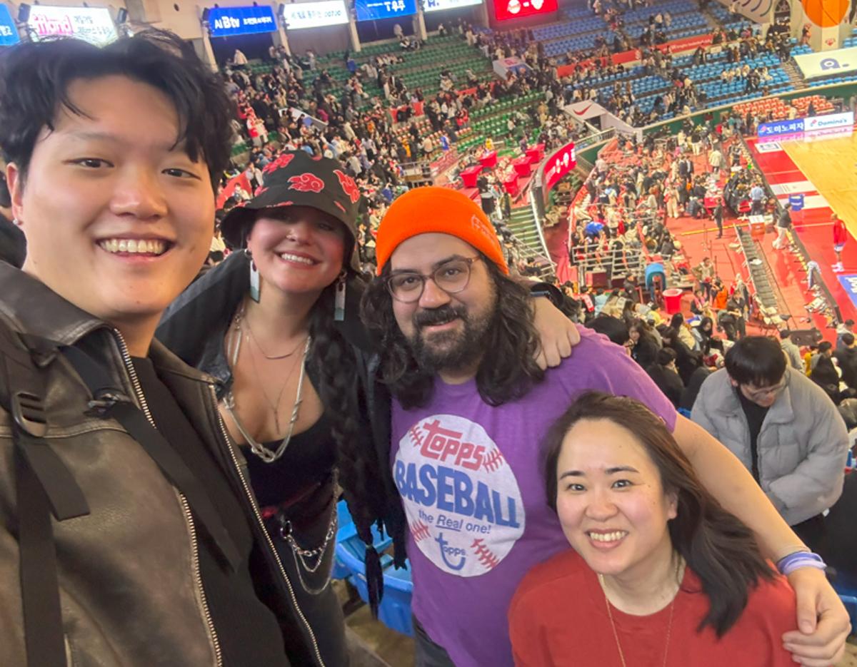 Watching Korean Baseball/Basketball Game + K-Food local experience