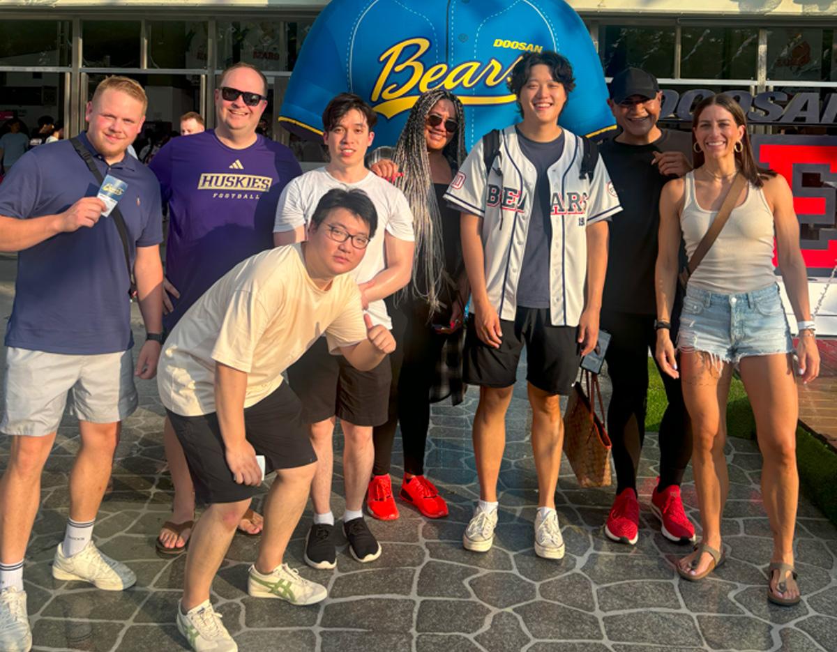 Watching Korean Baseball/Basketball Game + K-Food local experience