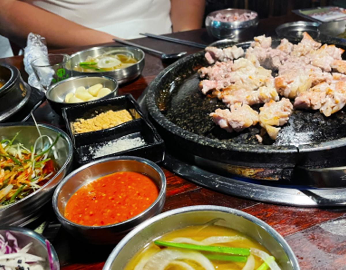 Watching Korean Baseball/Basketball Game + K-Food local experience