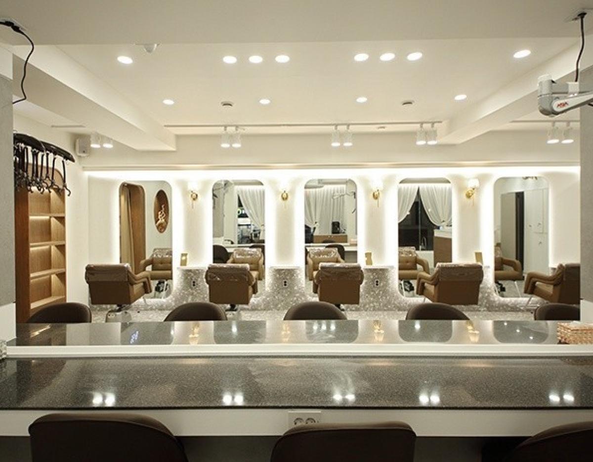 Salon de by firstSalon de by first