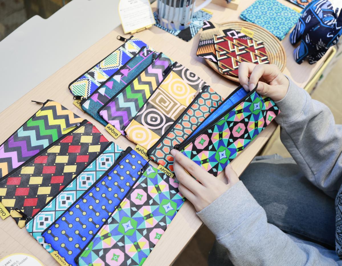 Selección de artículos en la tienda