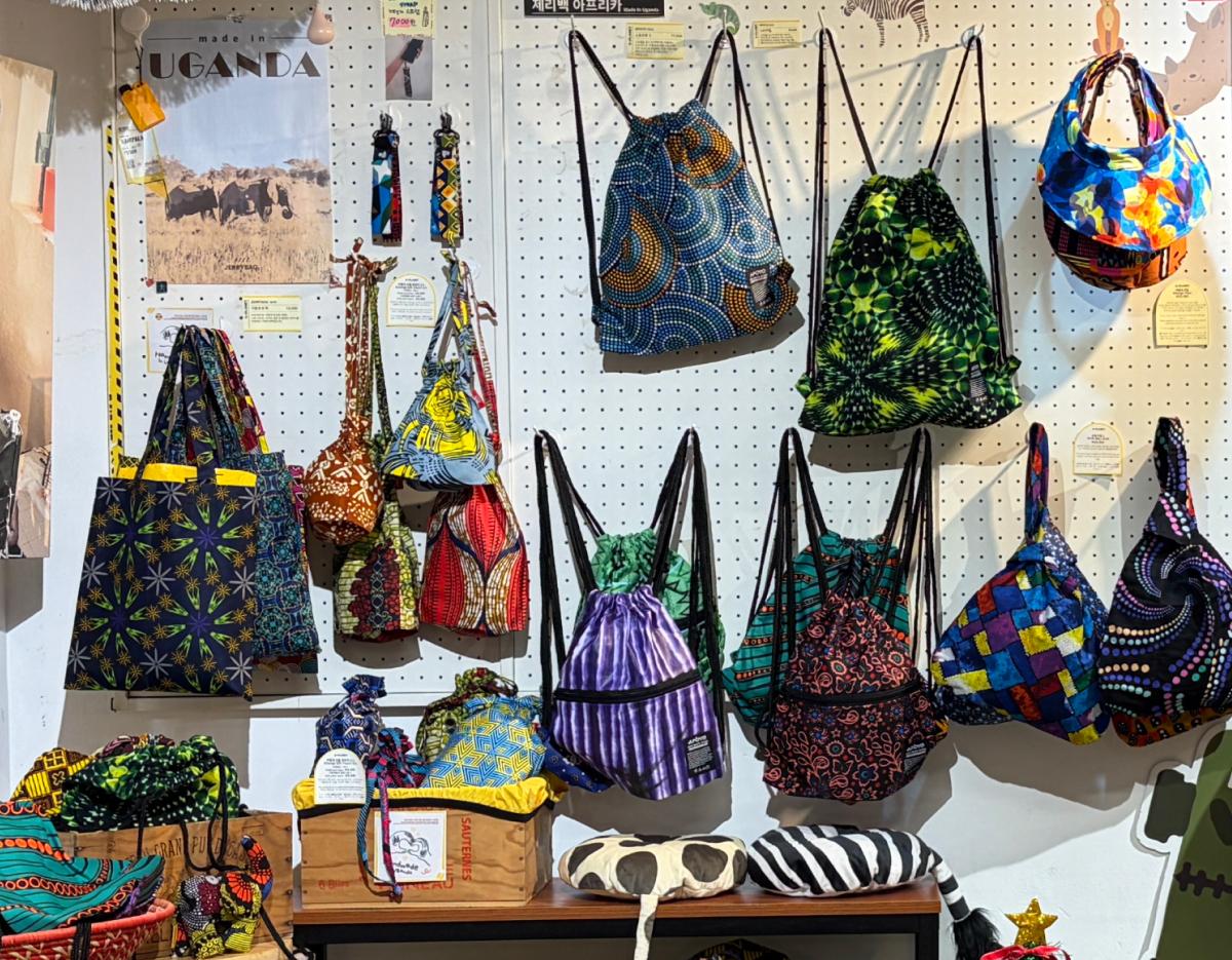 JERRYBAG S*Planet goods display