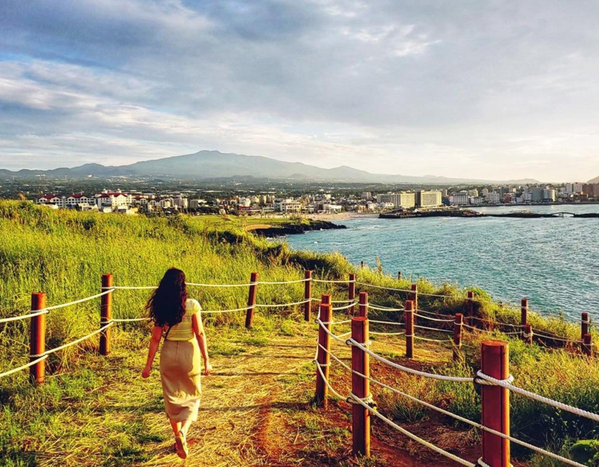 Jeju Private Cruise Shore Tour with Licensed Guide