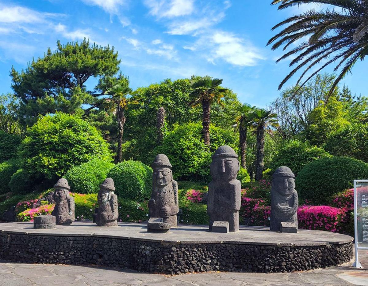 Jeju Private Cruise Shore Tour with Licensed Guide