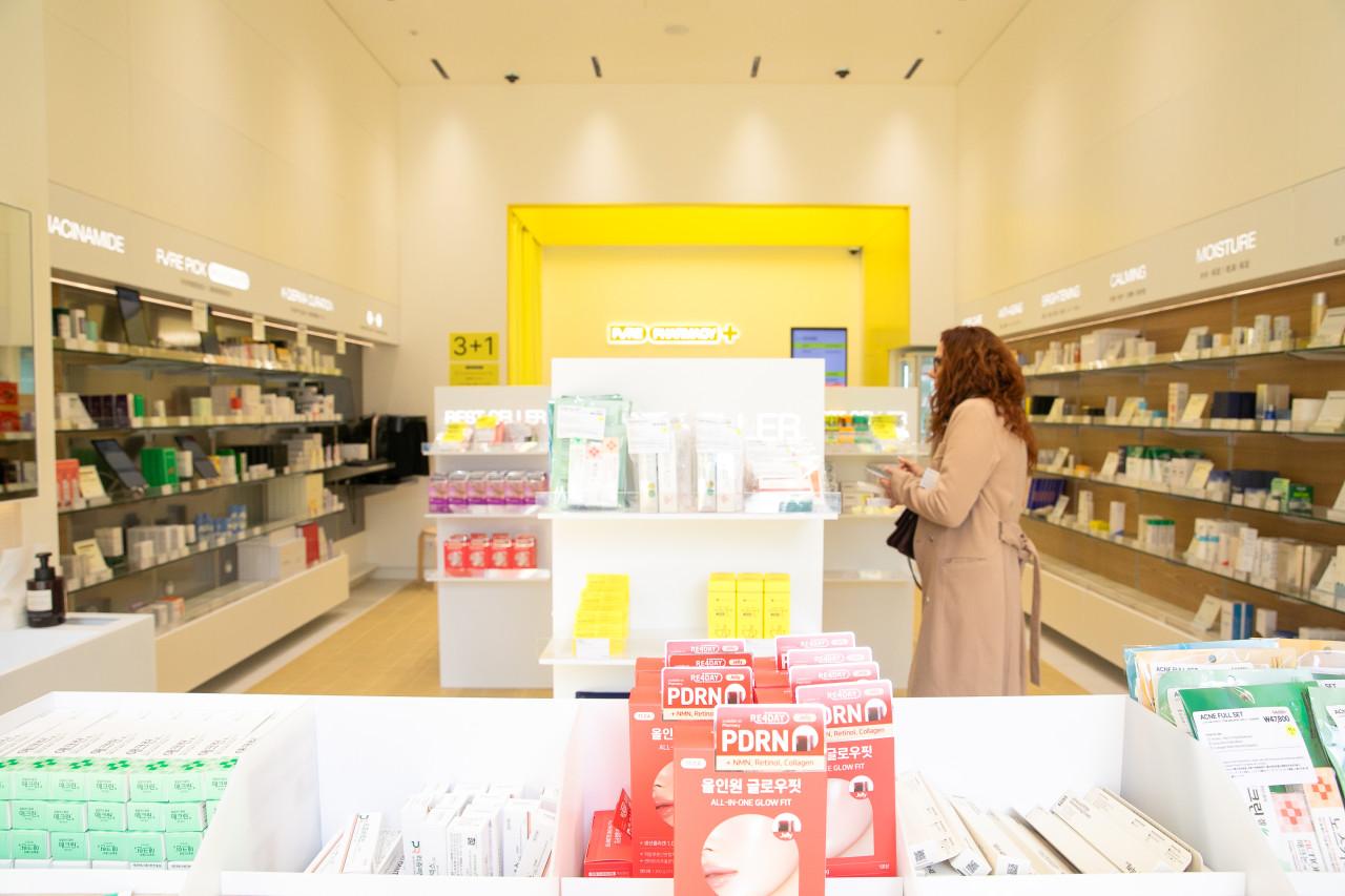 Pure Seongsu Pharmacy interior