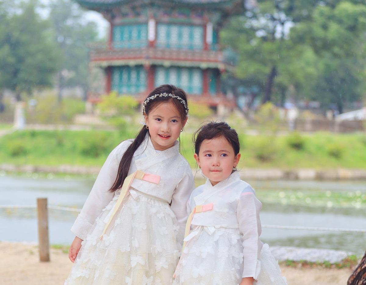 Jin Hanbok premium hanbok (kids) example photo 1