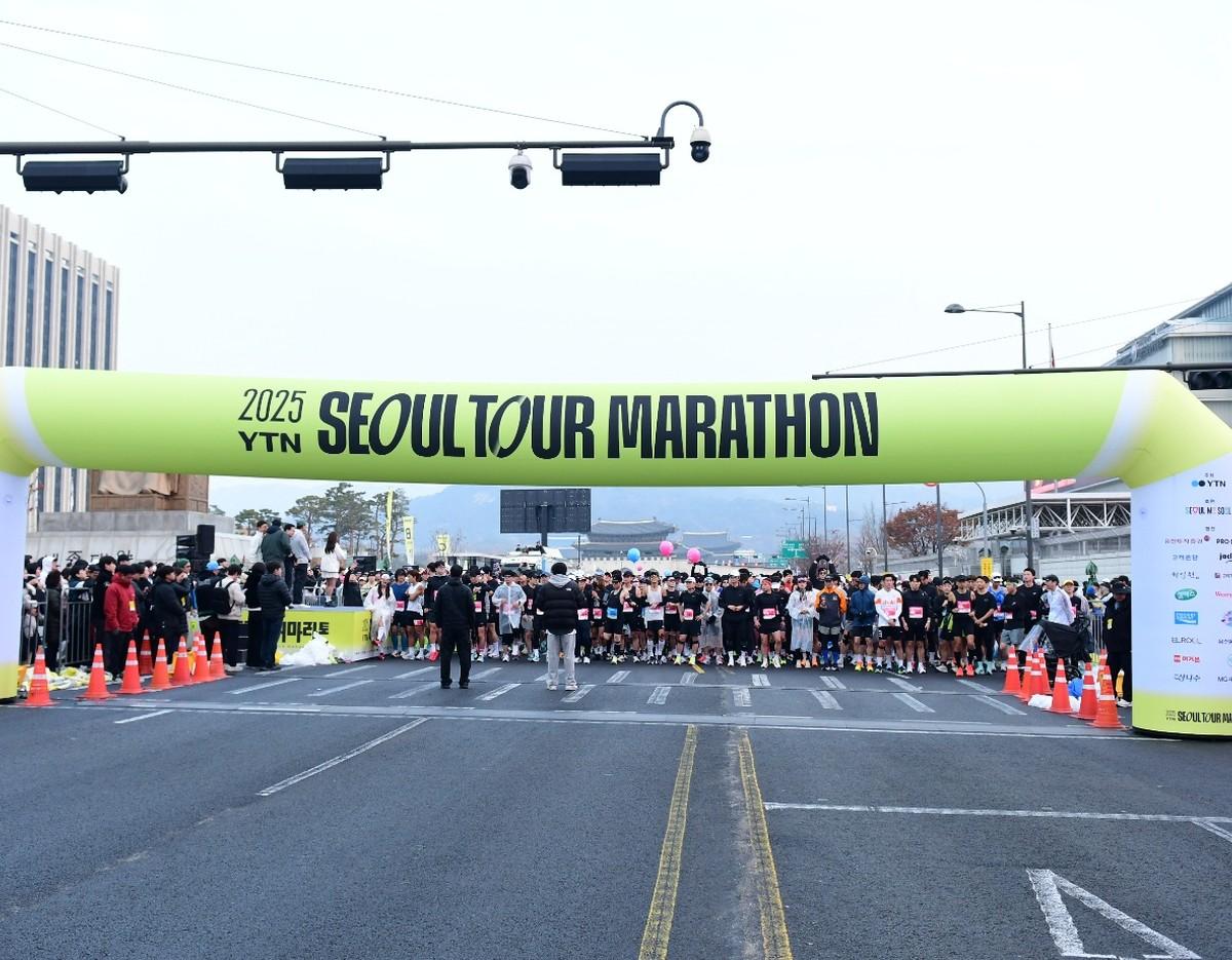 2025 YTN Seoul Tour Marathon starting arch in downtown Seoul