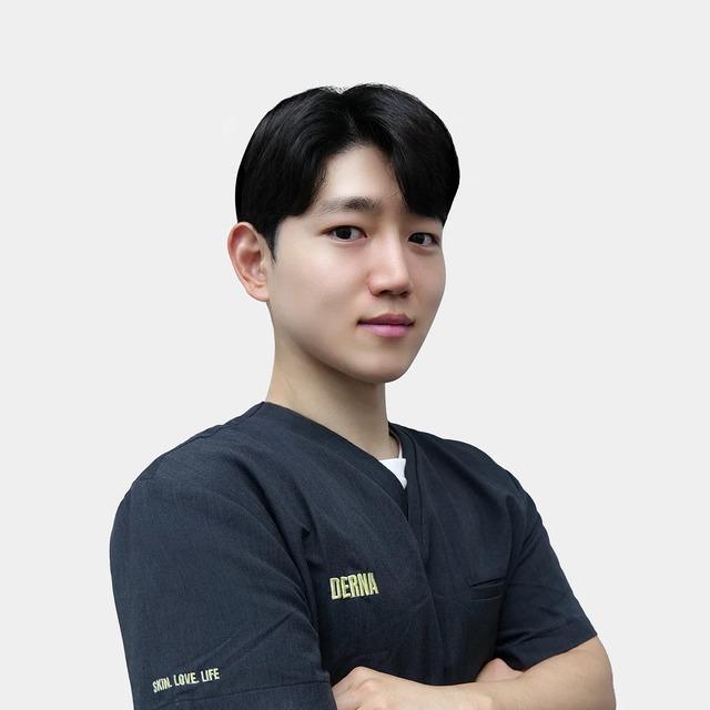 Director Kim Woo-jong